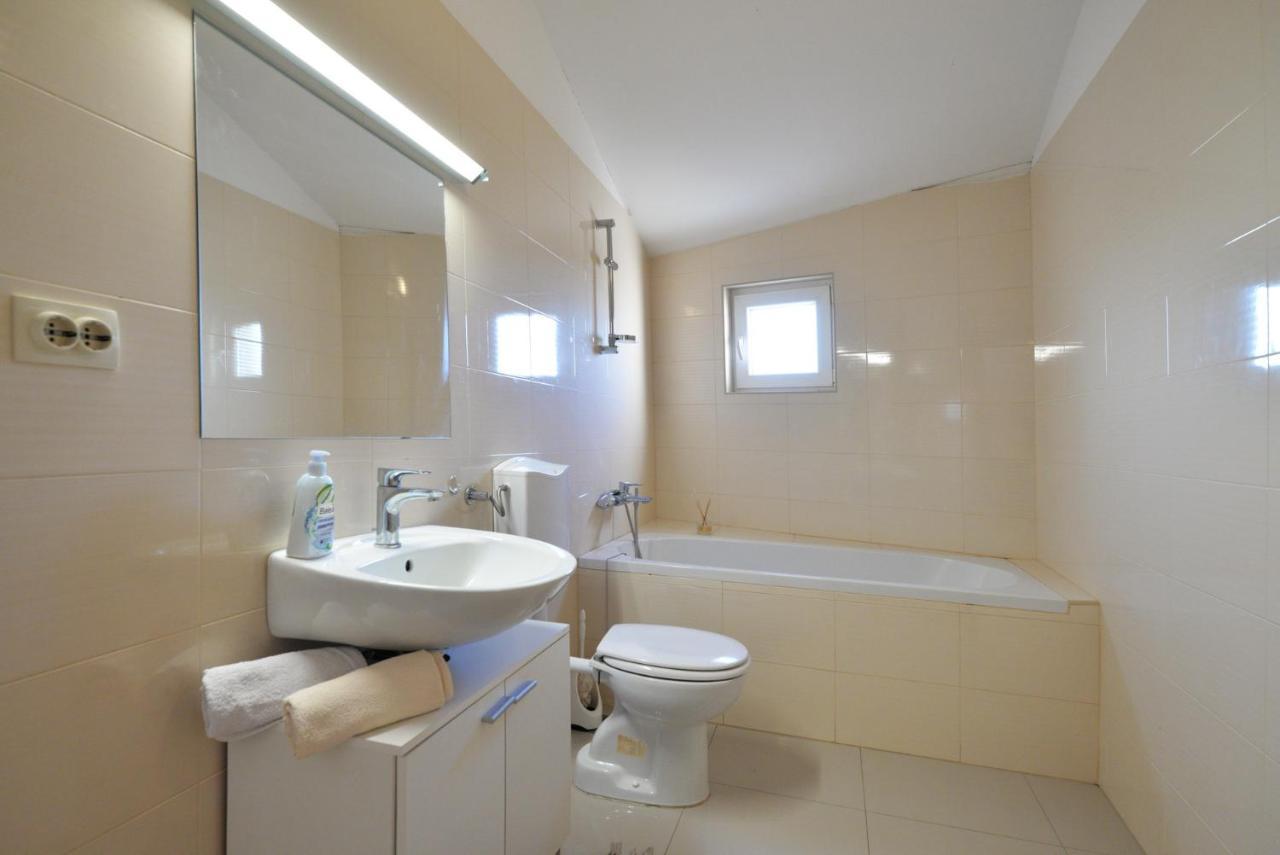 Apartmani Vedrana, Murter Exterior photo