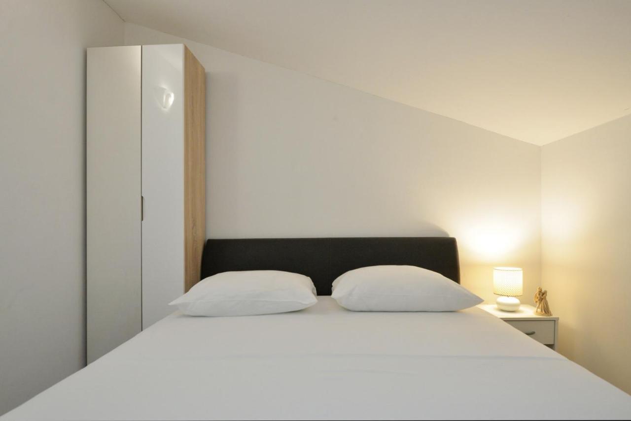 Apartmani Vedrana, Murter Exterior photo