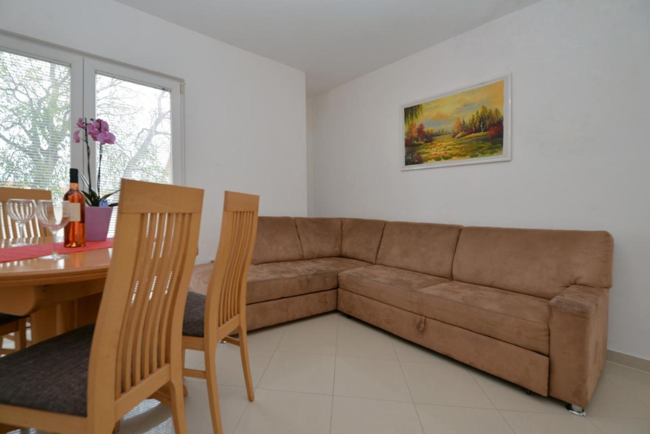 Apartmani Vedrana, Murter Exterior photo