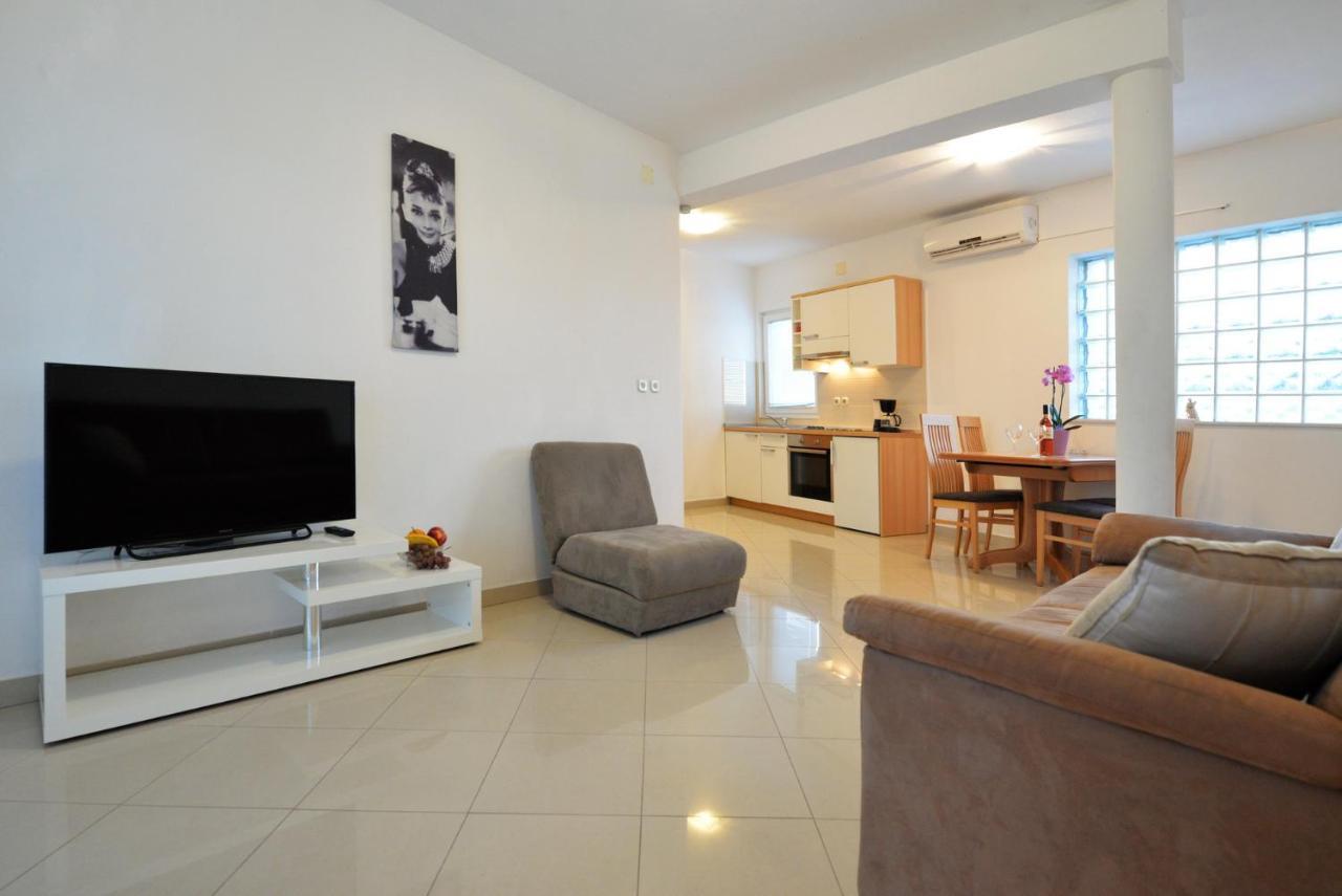 Apartmani Vedrana, Murter Exterior photo