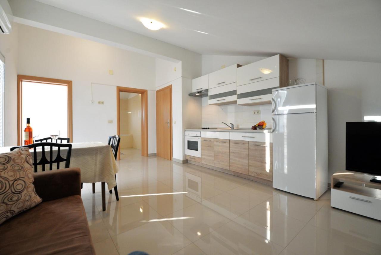 Apartmani Vedrana, Murter Exterior photo