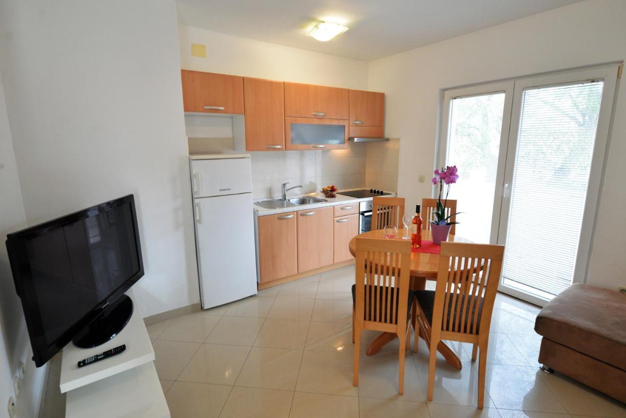 Apartmani Vedrana, Murter Exterior photo