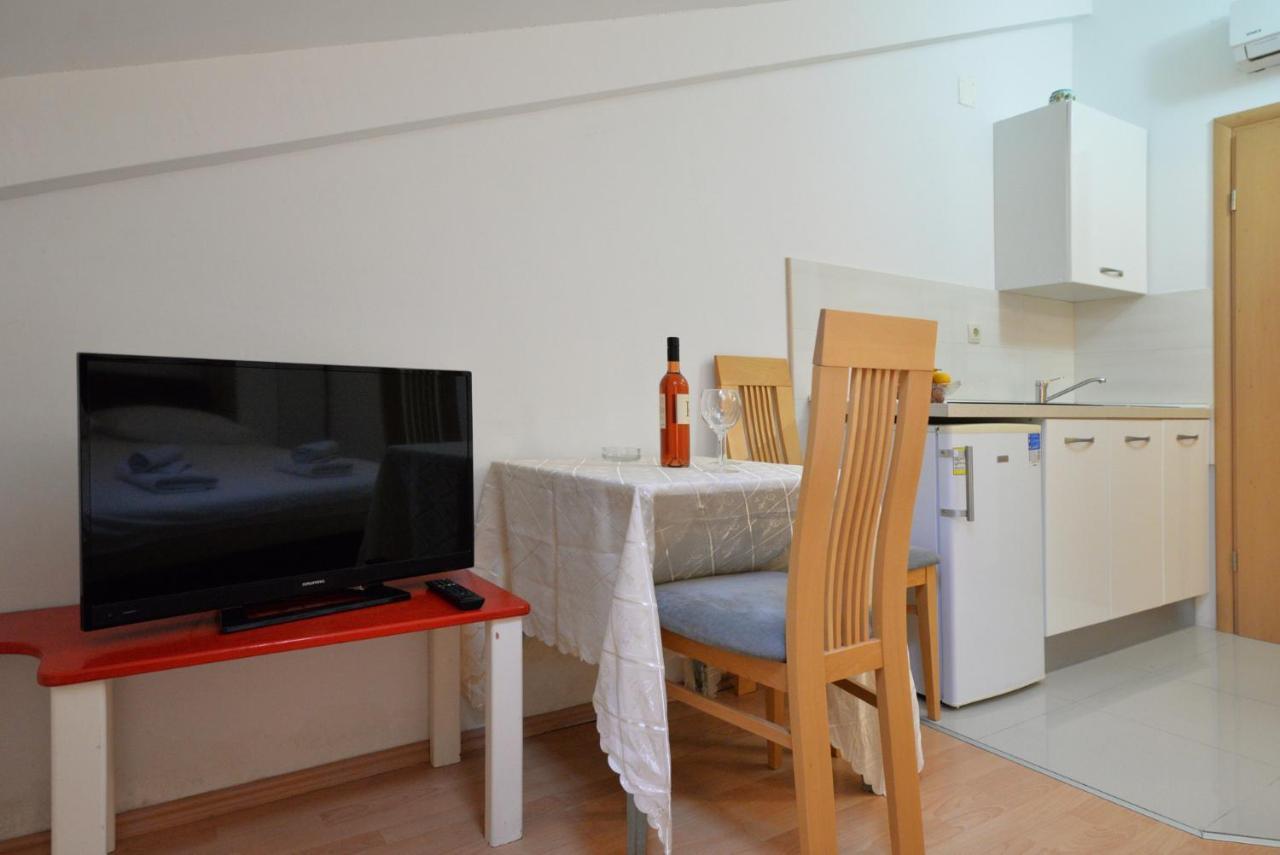 Apartmani Vedrana, Murter Exterior photo